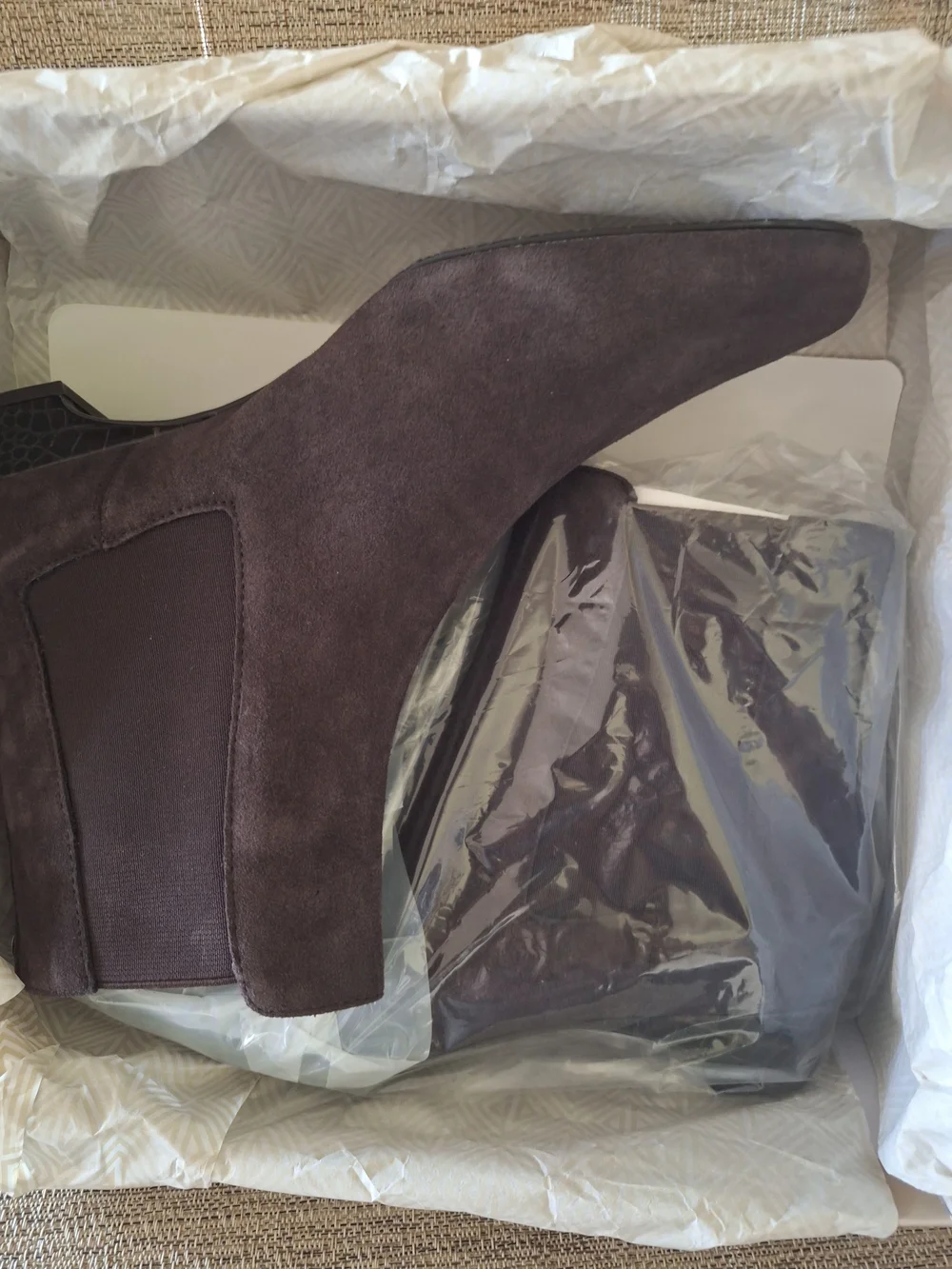 NIB Women's Suede Chelsea Bootie in Dark Brown SIZE 9M